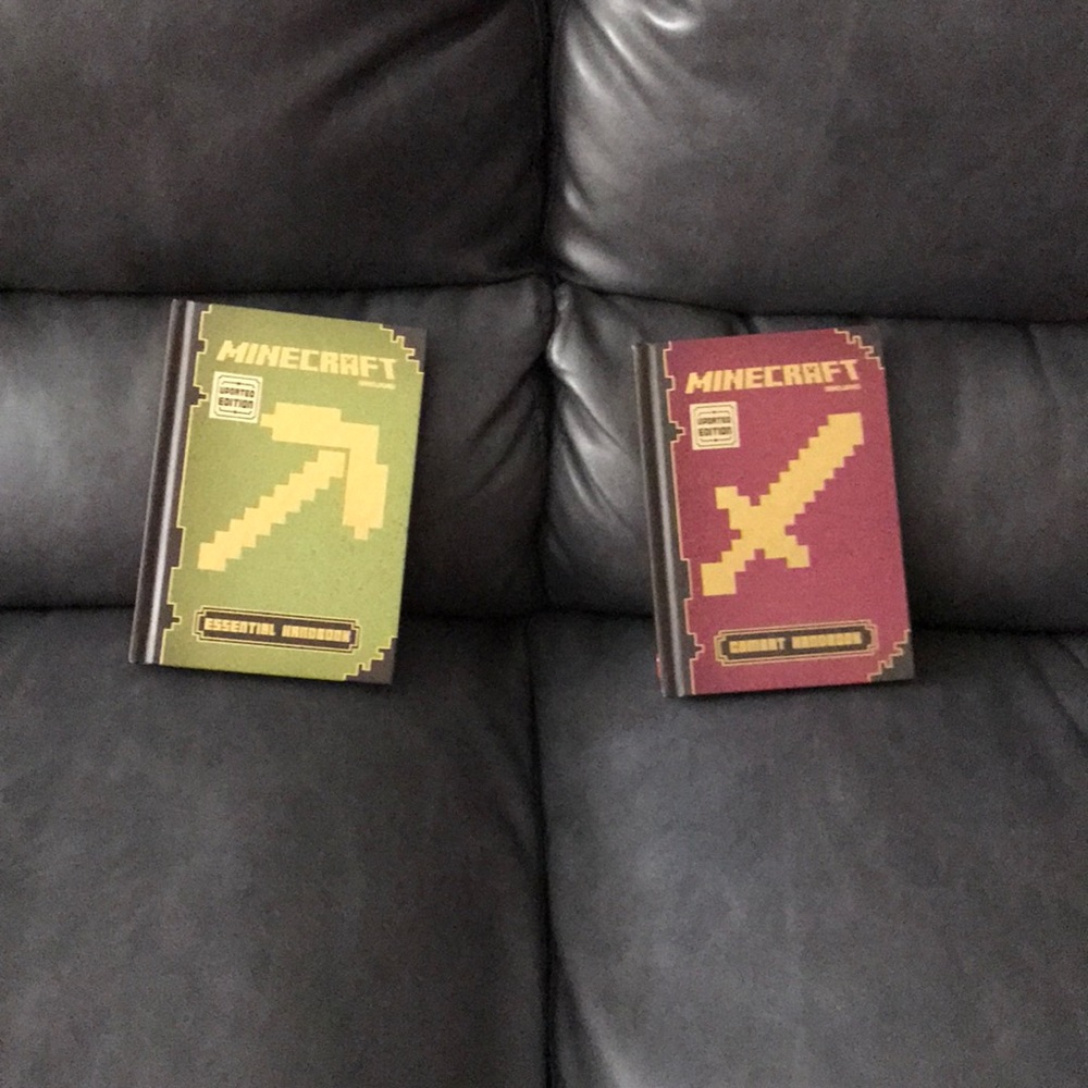 2 Minecraft handbooks. Combat & Essentials